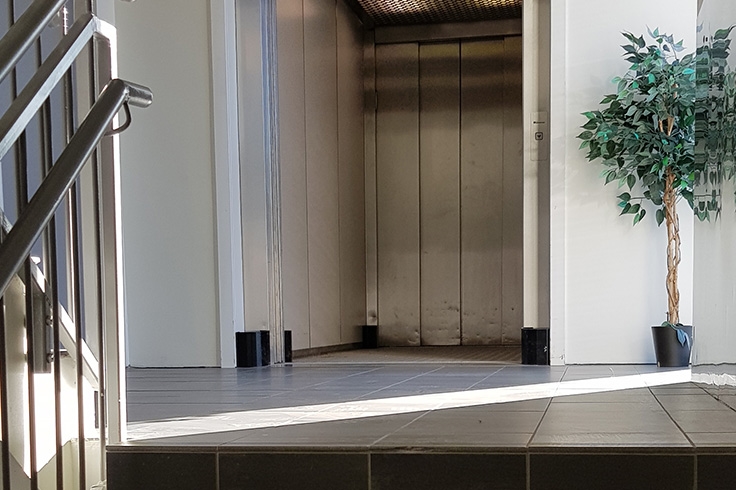 domus-eiendom-ostre-aker-vei-203-bildegalleri-trapperom-736x490-1_large